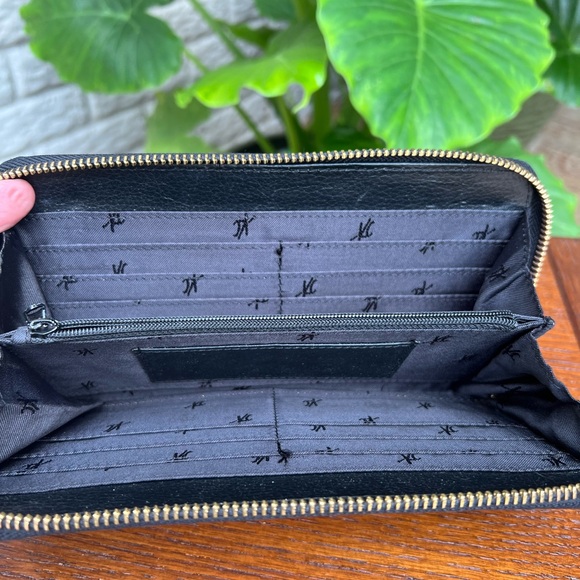 Kenneth Cole black zip around wallet - Picture 3 of 4